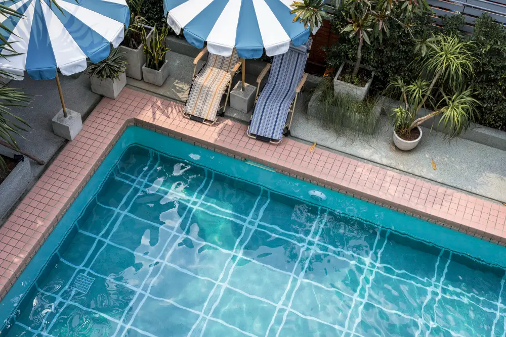 mini piscine beton rectangle