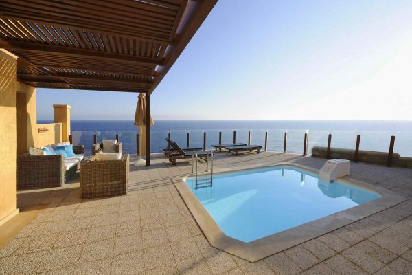 mini piscine beton exterieur